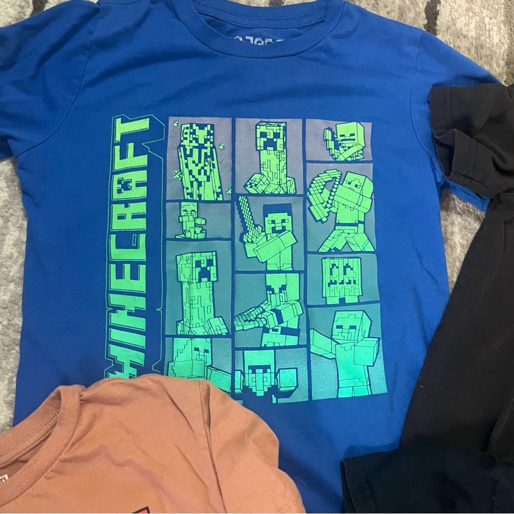 Boys t-shirt lot of 5, size 6/7 - Picture 3 of 5